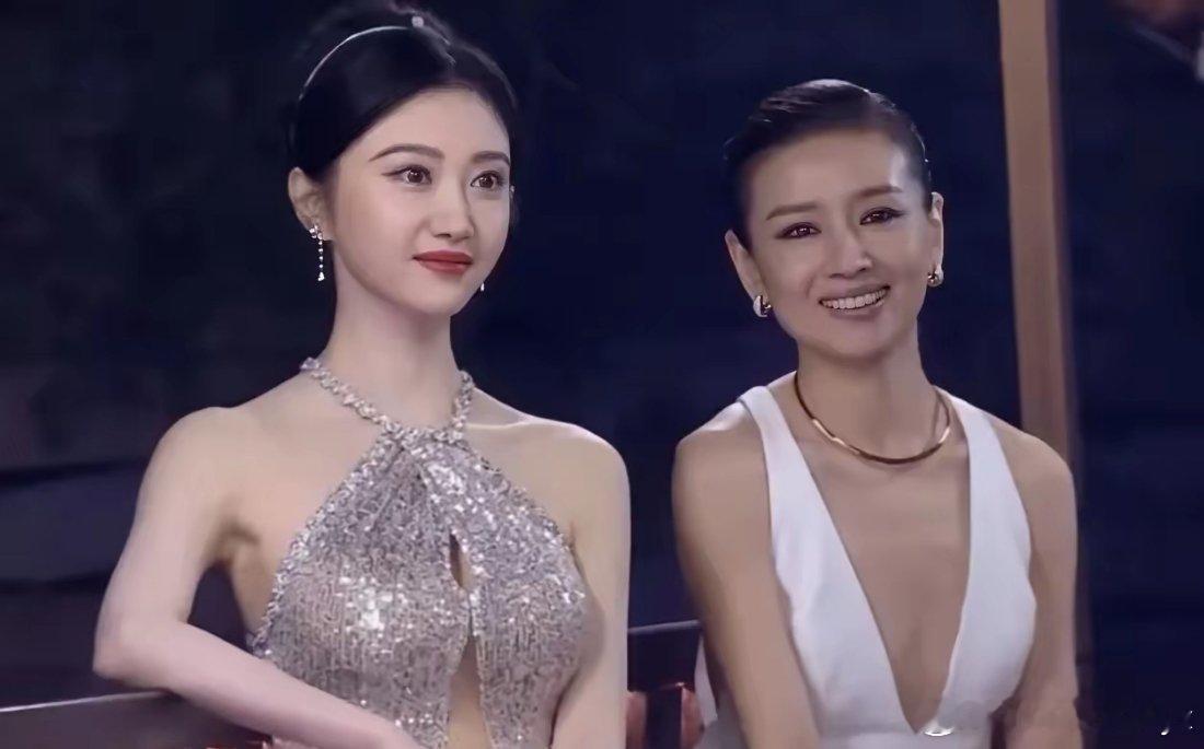 看看景甜和董洁的合影就知道为什么景甜被称为人间富贵花了！ ​​​
