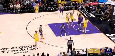 太阳出现乌龙球！这球算东契奇还是海斯的呢？湖人vs太阳