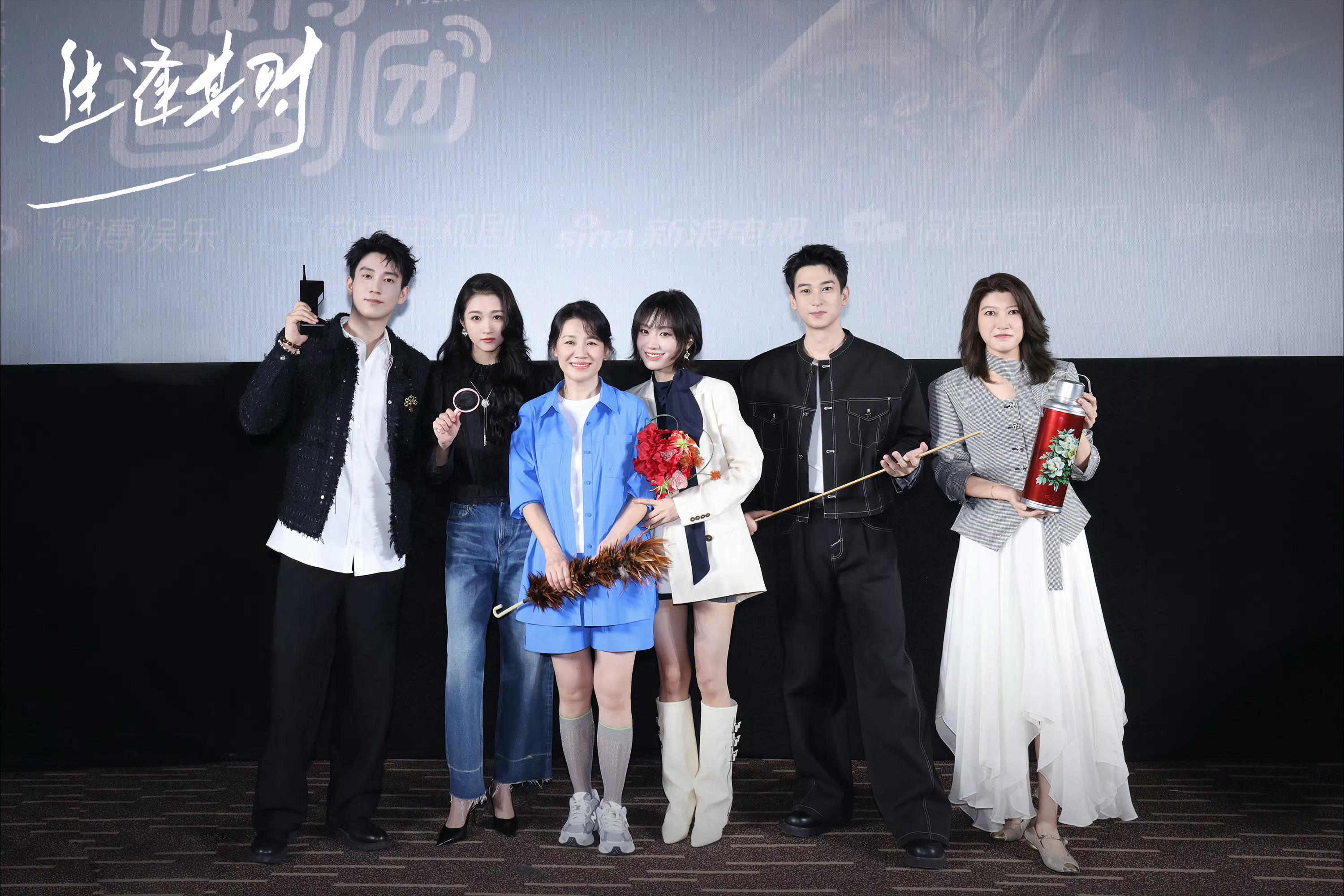 蓝色真的很亮眼很漂亮啊[么么哒][么么哒][么么哒][么么哒] ​​​