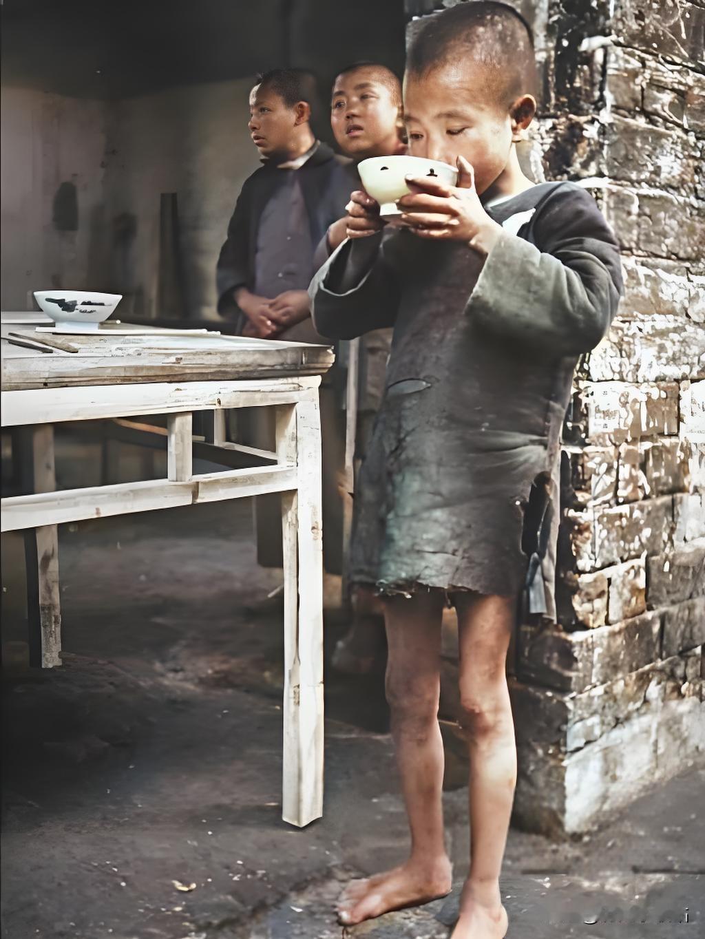 1946年，我国南方地区遭遇了严重的大饥荒。在这场灾难中，有一位长期饱受饥饿折磨