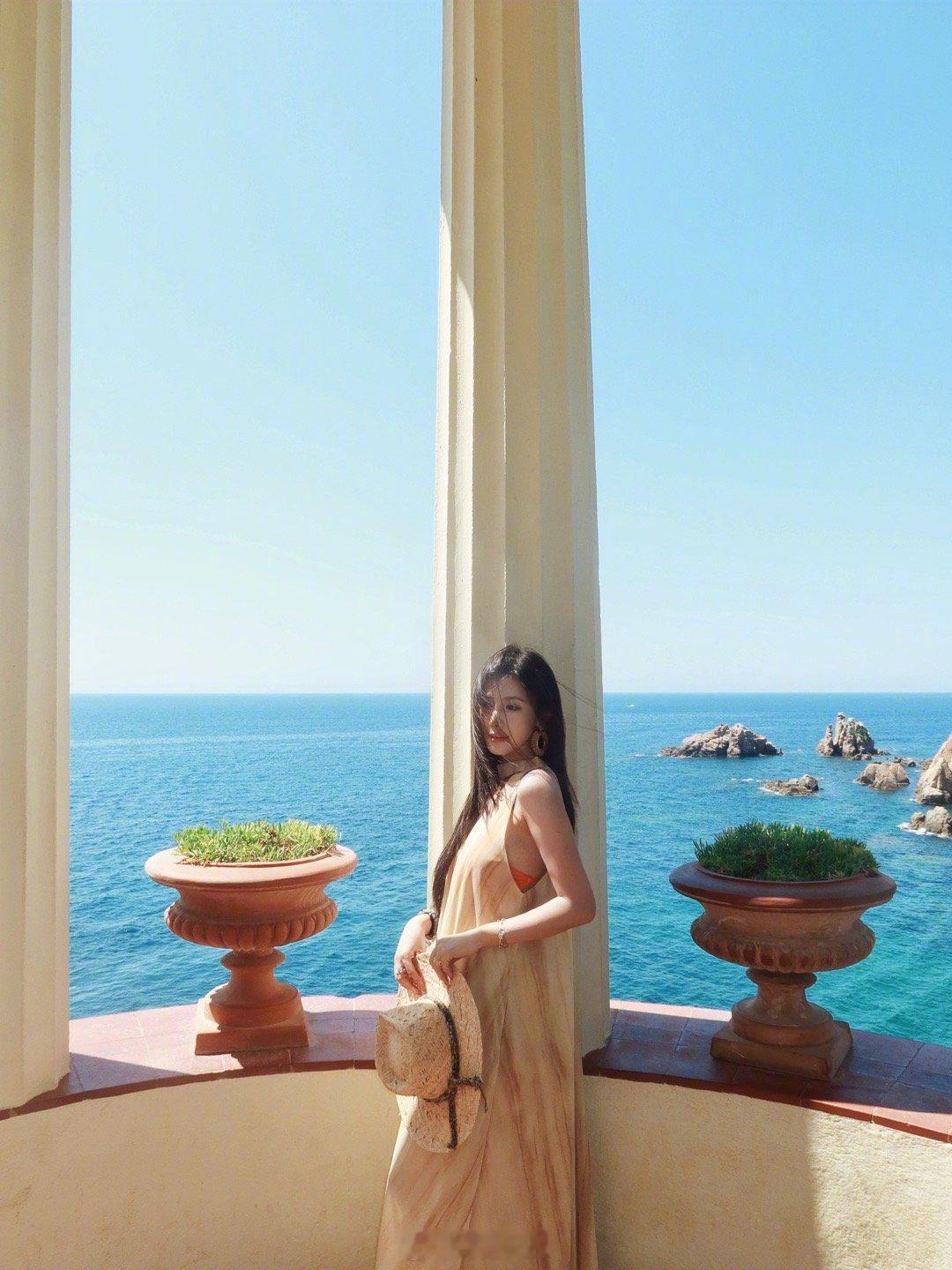 我在Tossa小镇见到了超美的海🏝️不愧是蓝色大海的传说取景地随便一拍都好出片