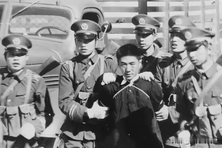 1979年惊天特权命案：17岁少年因泼水口角被杀，凶手仗背景脱罪，5年后才伏法