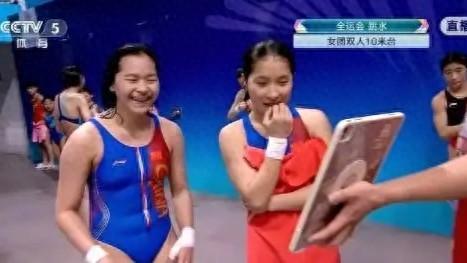 全红婵组合战胜陈芋汐组合登顶女双 10 米台助广东队卫冕
11月2日，第十五届全