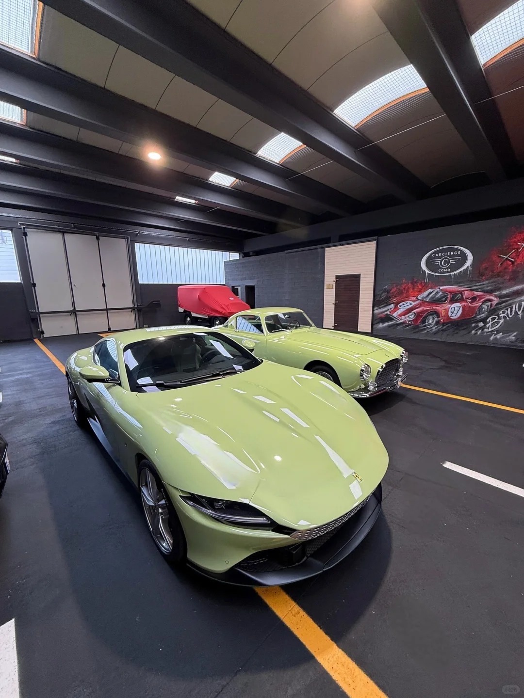 Ferrari Roma，好清新好夏天的颜色，我轻而易举地爱上了绝美车片