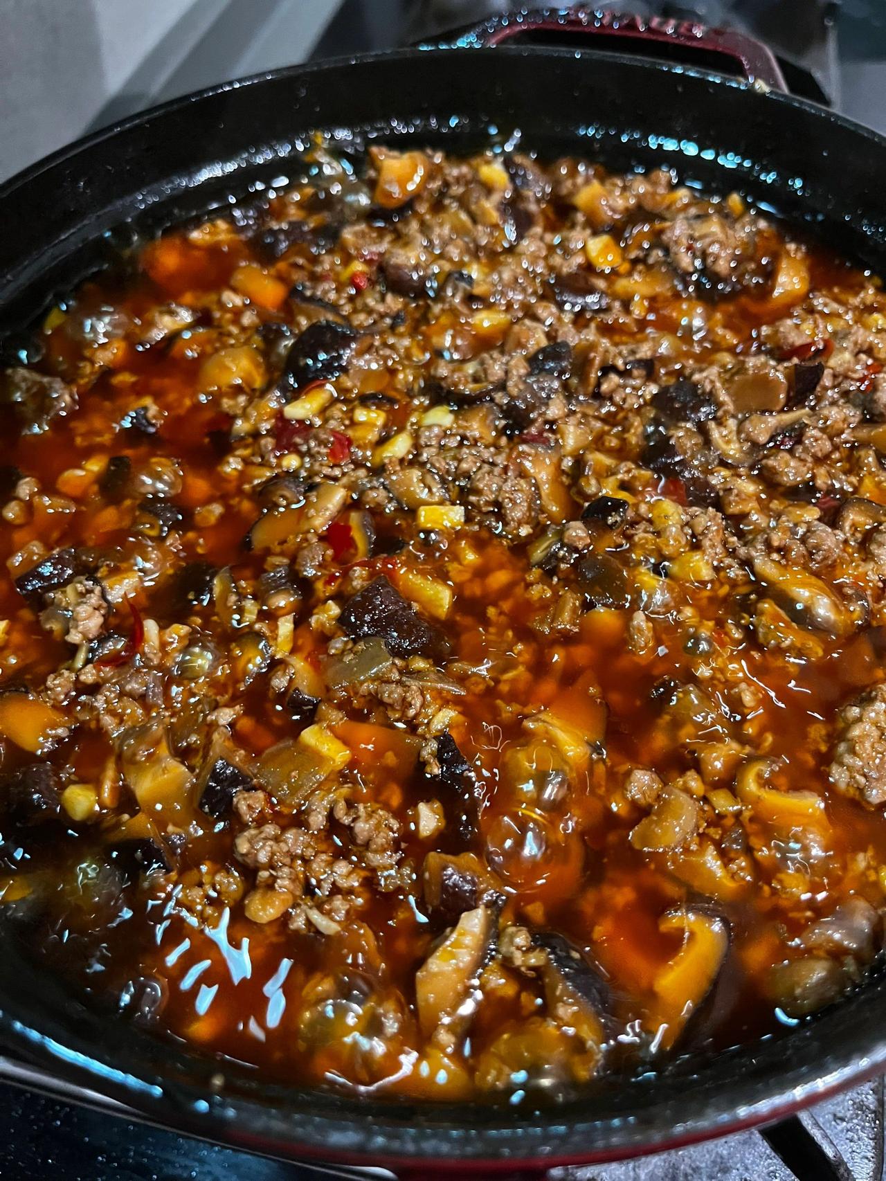 周末熬一锅香菇牛肉酱，工作日晚餐浇头搞定

工作日晚餐一般在家煮面，少点浇头，于