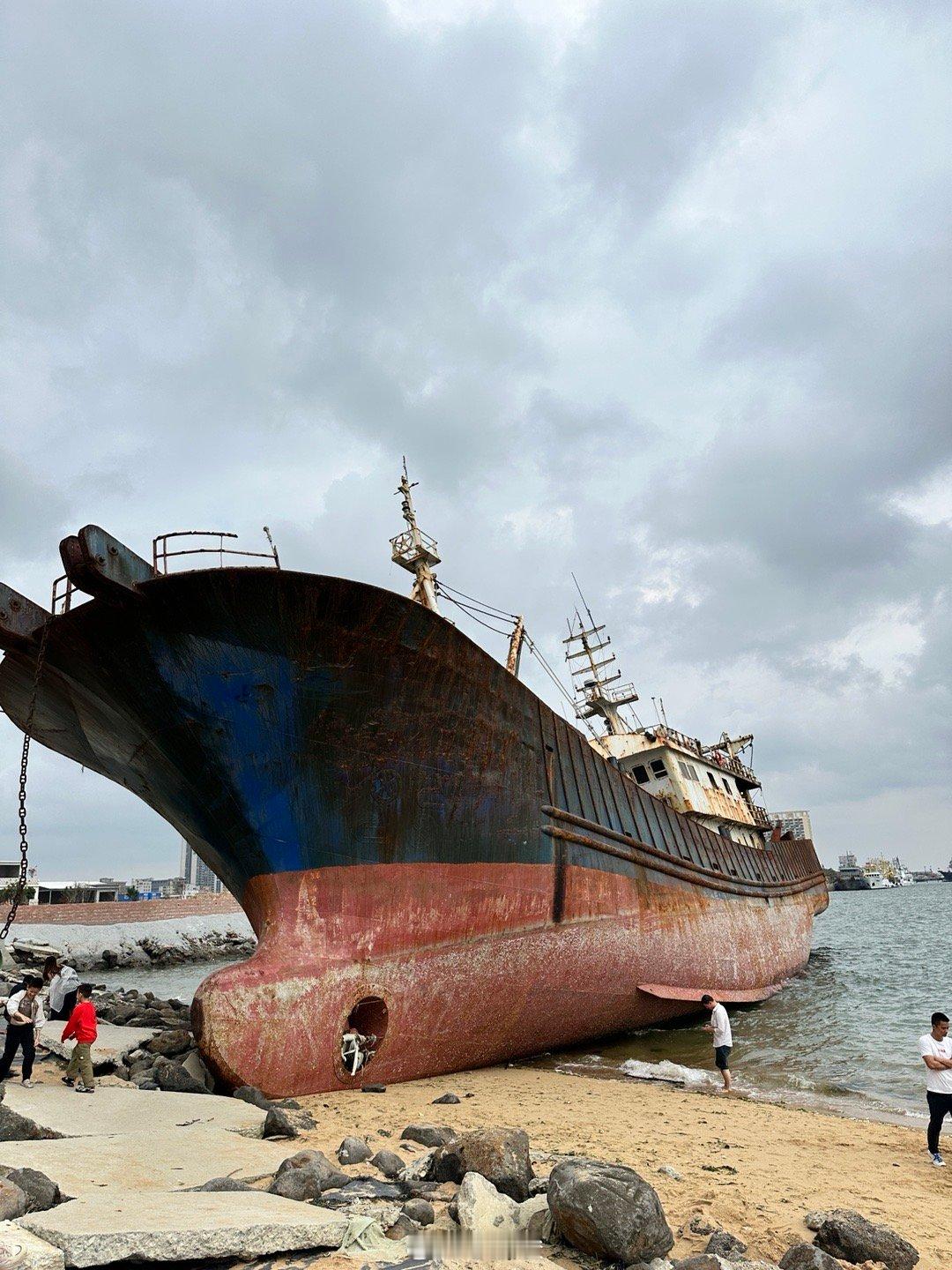 “巨物恐惧症”，但我对这样的巨物有一种莫名兴奋，那应该叫“巨物兴奋症”吗原来这艘