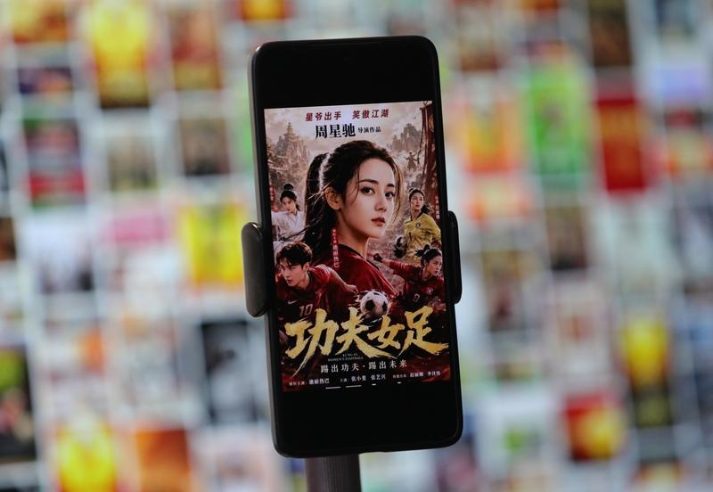 周星驰执导的电影《功夫女足》一举打破九项中国影史纪录，试问，还有谁执导的哪部电影