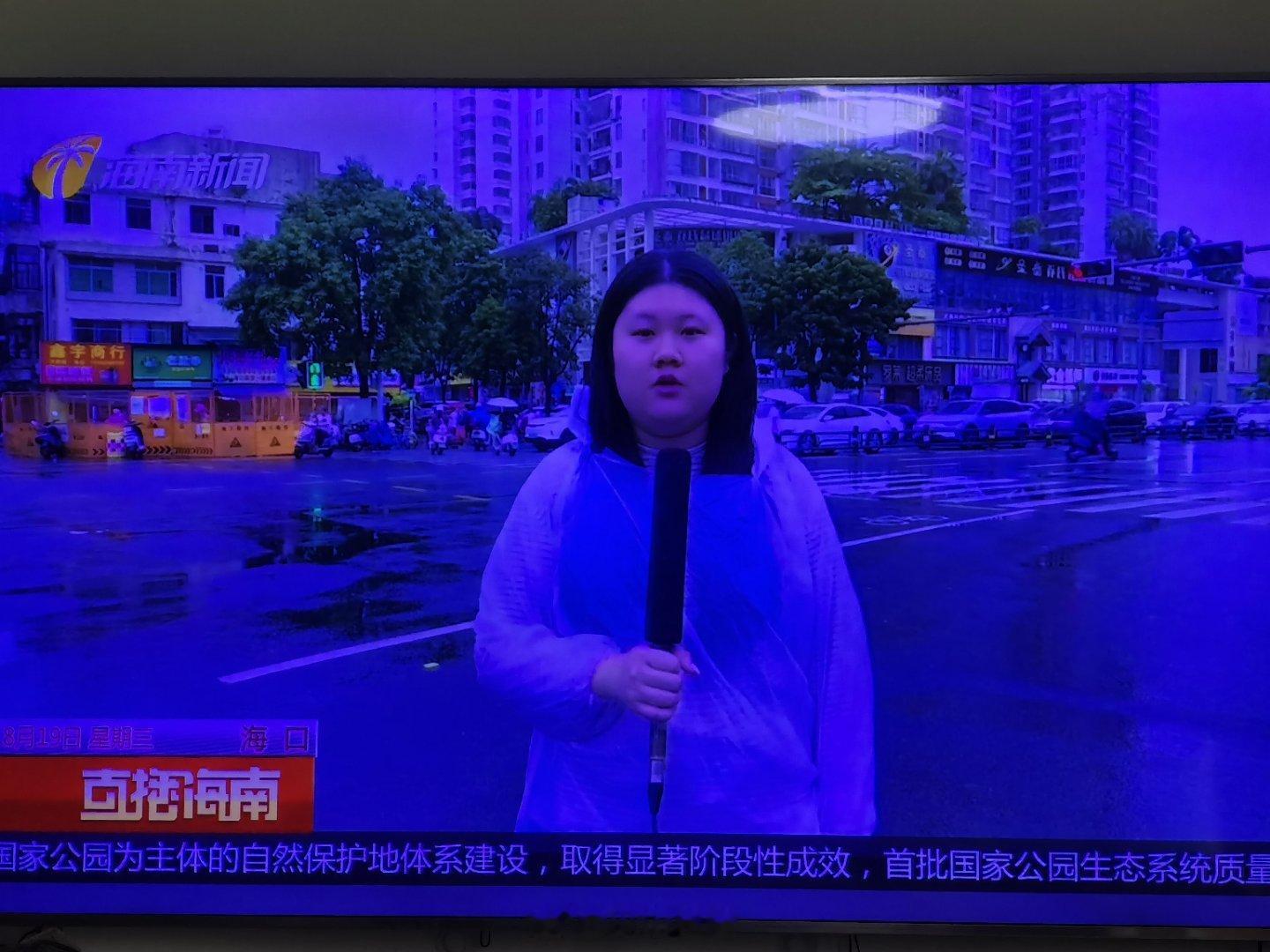 直播海南的出镜记者 