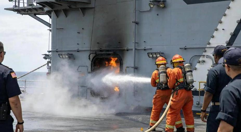 随着“福特”号核动力航母撤出一线海域并向停靠苏达湾，美国在当下的中东战事中，就仅