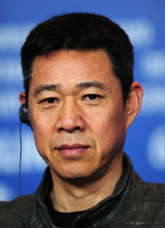 1991年演员张丰毅因为口角打了妻子吕丽萍一巴掌，吕丽萍伤心之余直接跟其办理了离