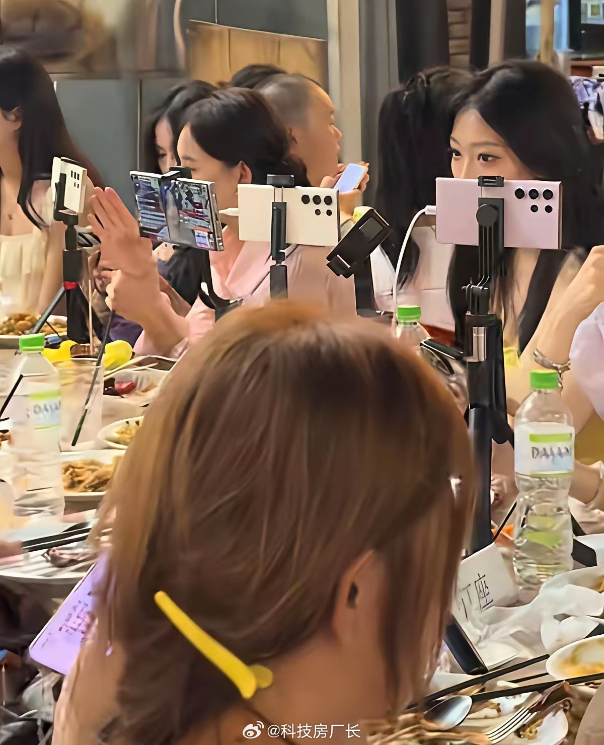 三星替代苹果成为直播神器了啊 