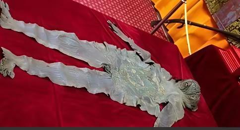 1393年，朱元璋对大将蓝玉动了杀心。蓝玉临刑前炸了，指着皇帝鼻子吼：“太子刚走