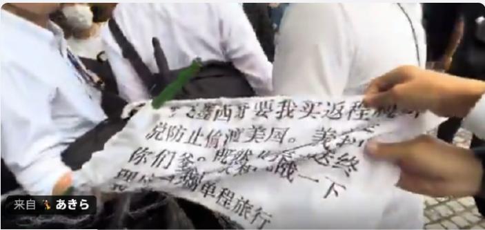 打得好、打得妙，打得呱呱叫。日本投降纪念日这天，一个润日反贼在靖国神厕门口举反华