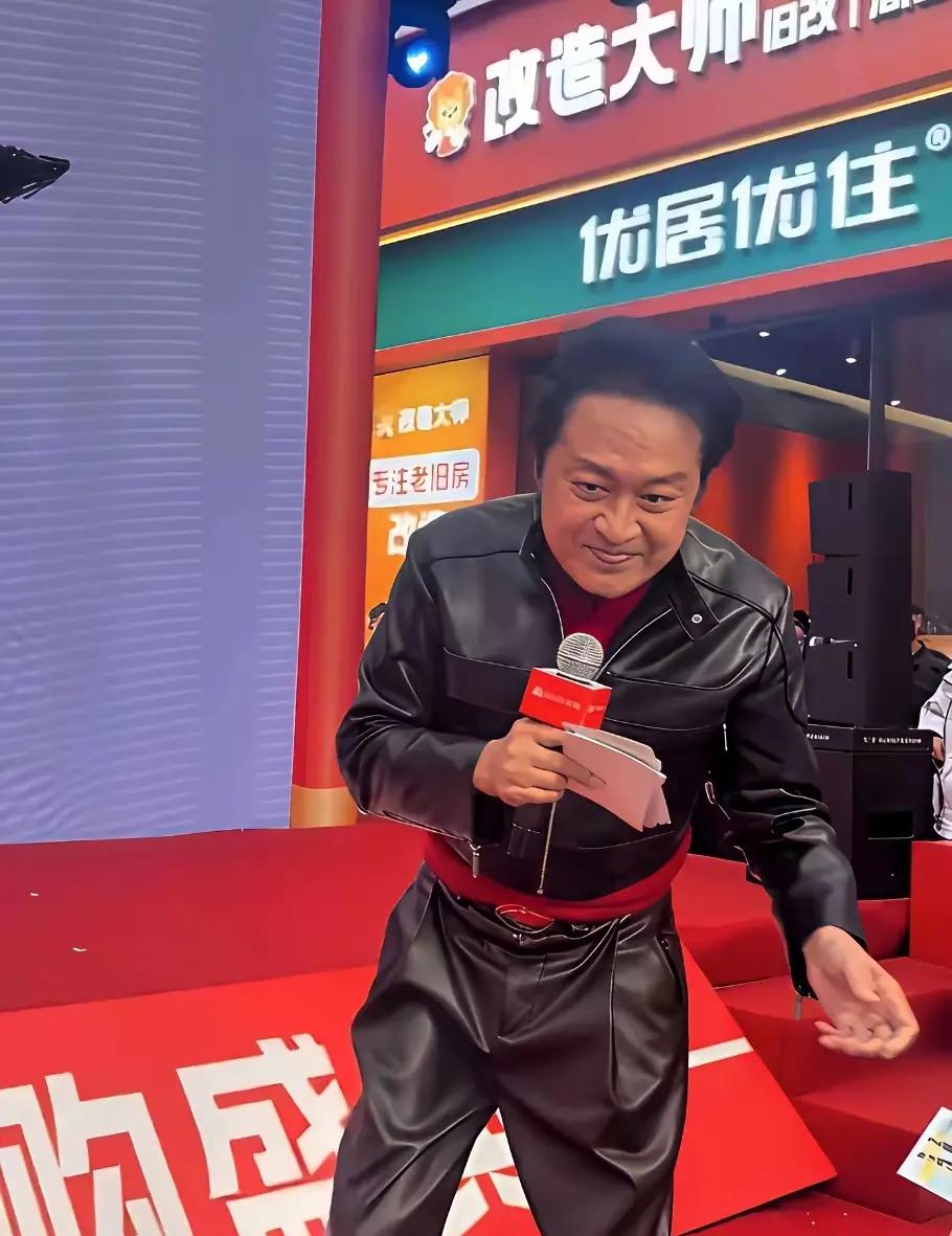 “咆哮帝”马景涛确定不是来搞笑的吗？60多岁的马景涛穿衣风格品味高低说不清楚，也