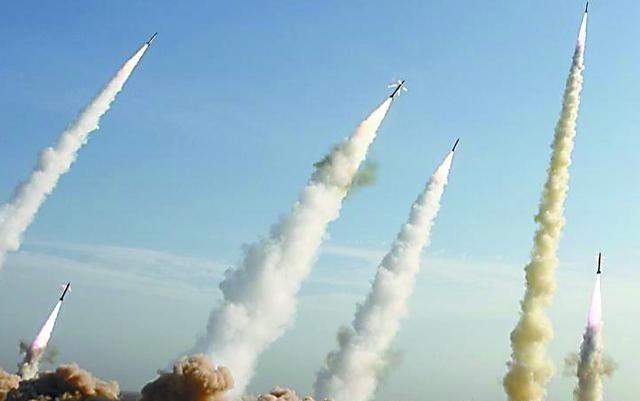 特朗普硬刚伊朗自食恶果，航母被炸、美军伤亡惨重，霸权脸都丢尽了。

2026年初