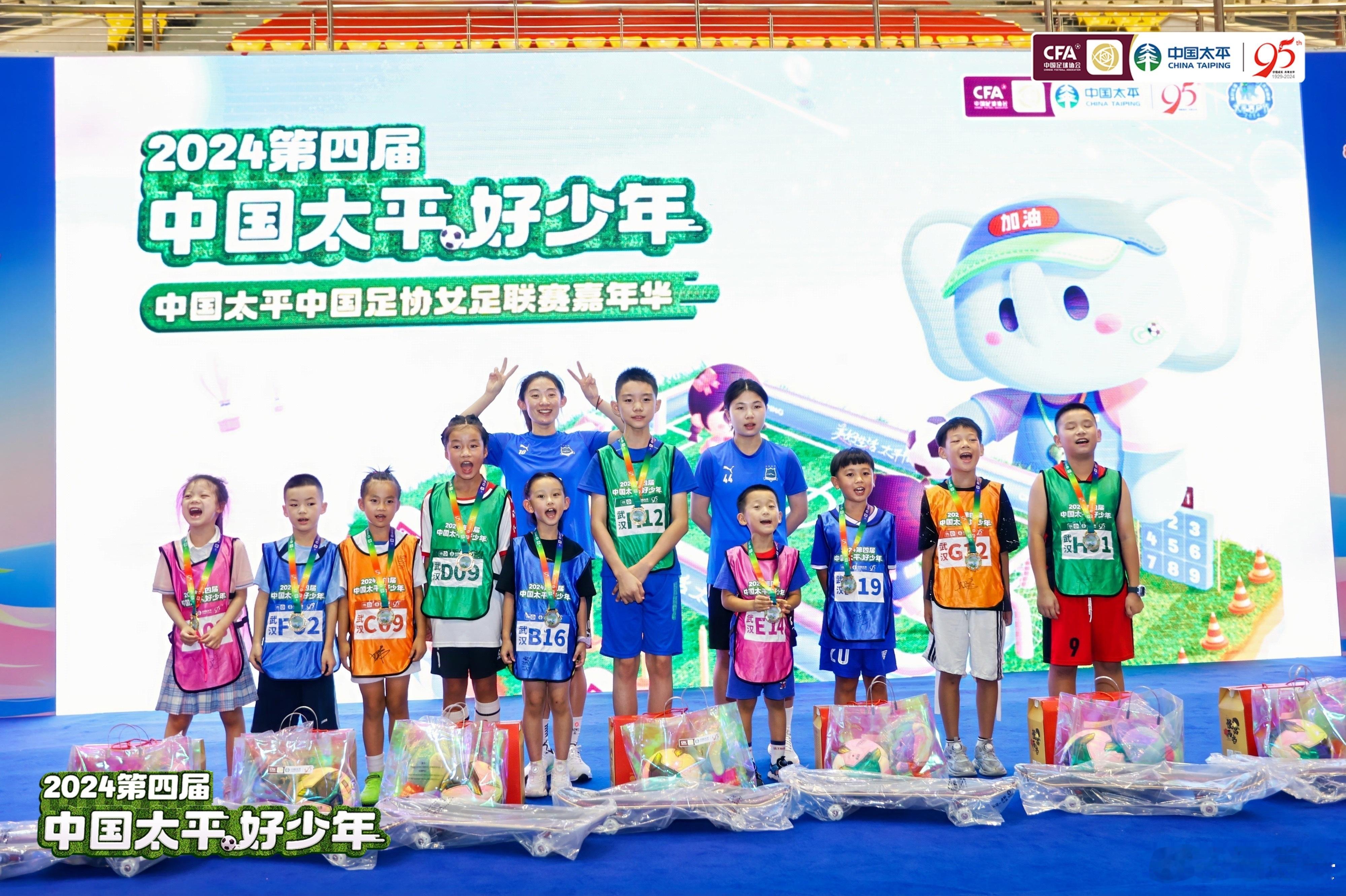 “中国太平好少年”足球嘉年华已经举办4届，每年都有20多位女足队员去到十几座城市