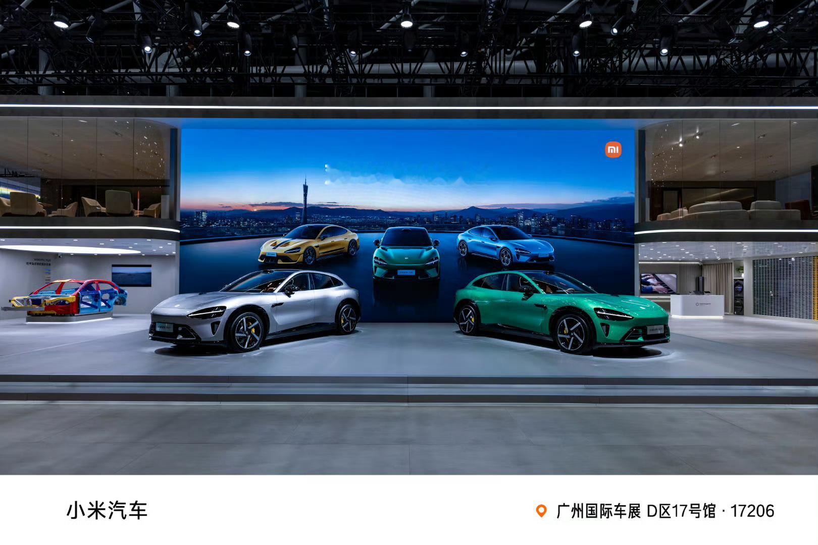 小米汽车副总裁李肖爽在车展现场主持发布会，重点发布端到端辅助驾驶系统“Xiaom