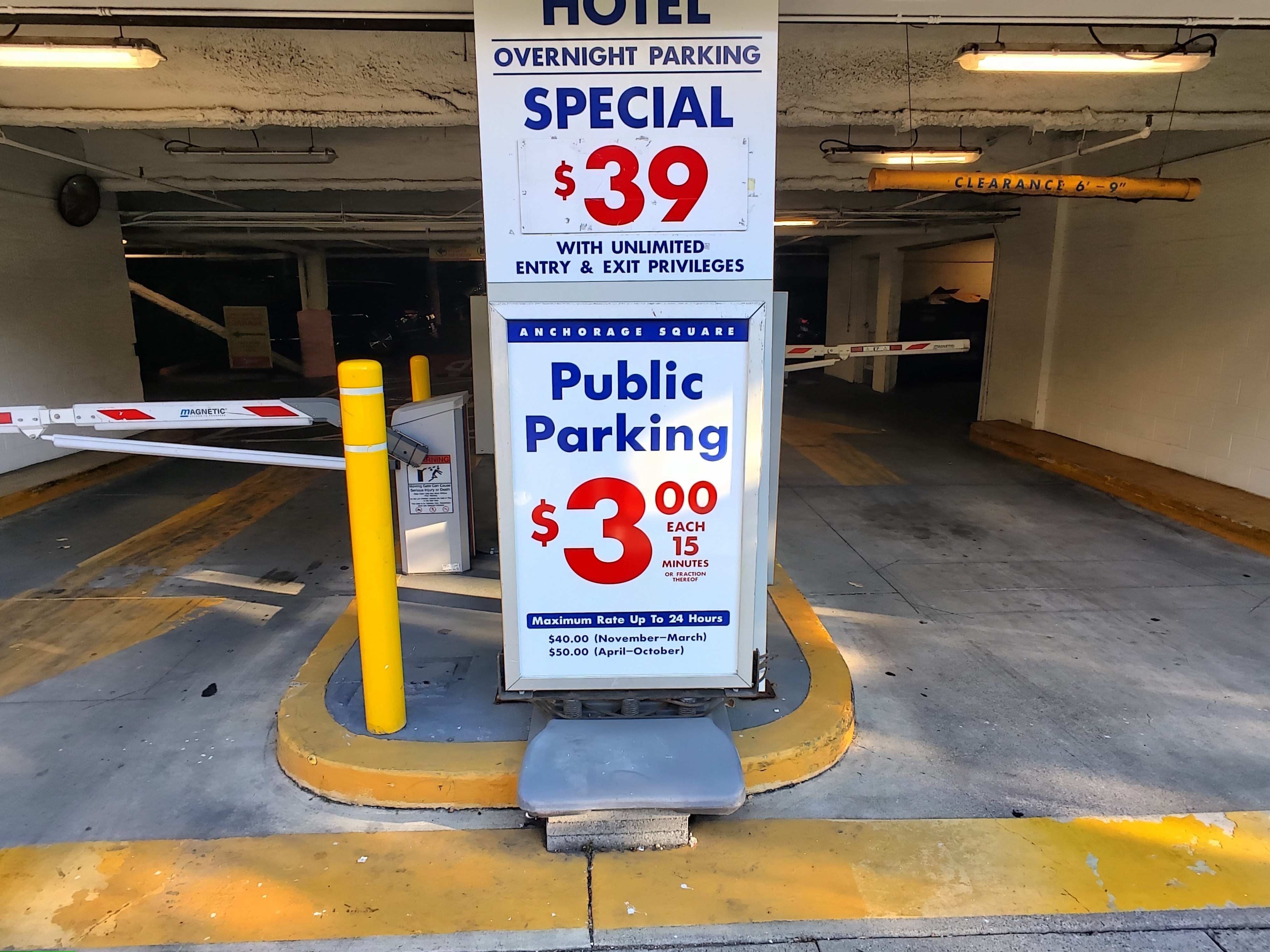 3块15分钟，40块一天封顶，美元。不知道这儿电费啥价格，如果Robotaxi一