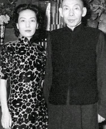 1948年，孟小冬去看望闺蜜姚玉兰，夜里2人同床而睡。谁料，姚玉兰趁她睡着溜出去