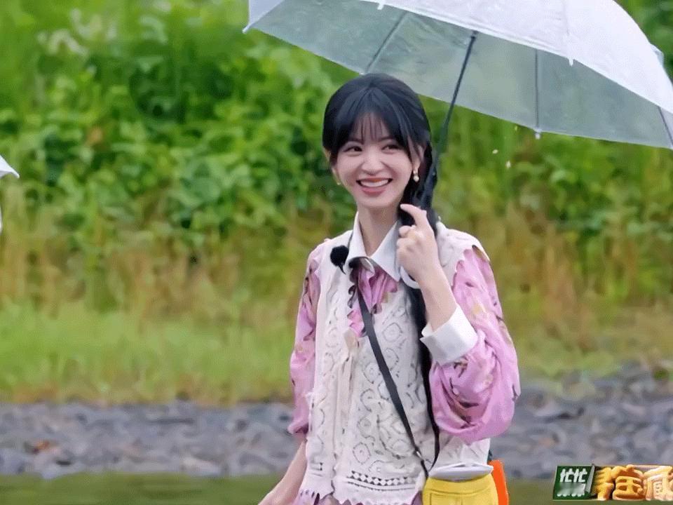 田曦薇 王安宇在演偶像剧吧。。。快递本子[awsl] ​​​