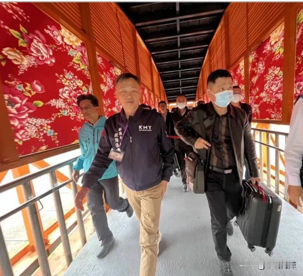 晋江红十字会秘书长曹荣山今日再次抵达金门，与台湾海巡机构举行闭门会。曹会长这次是