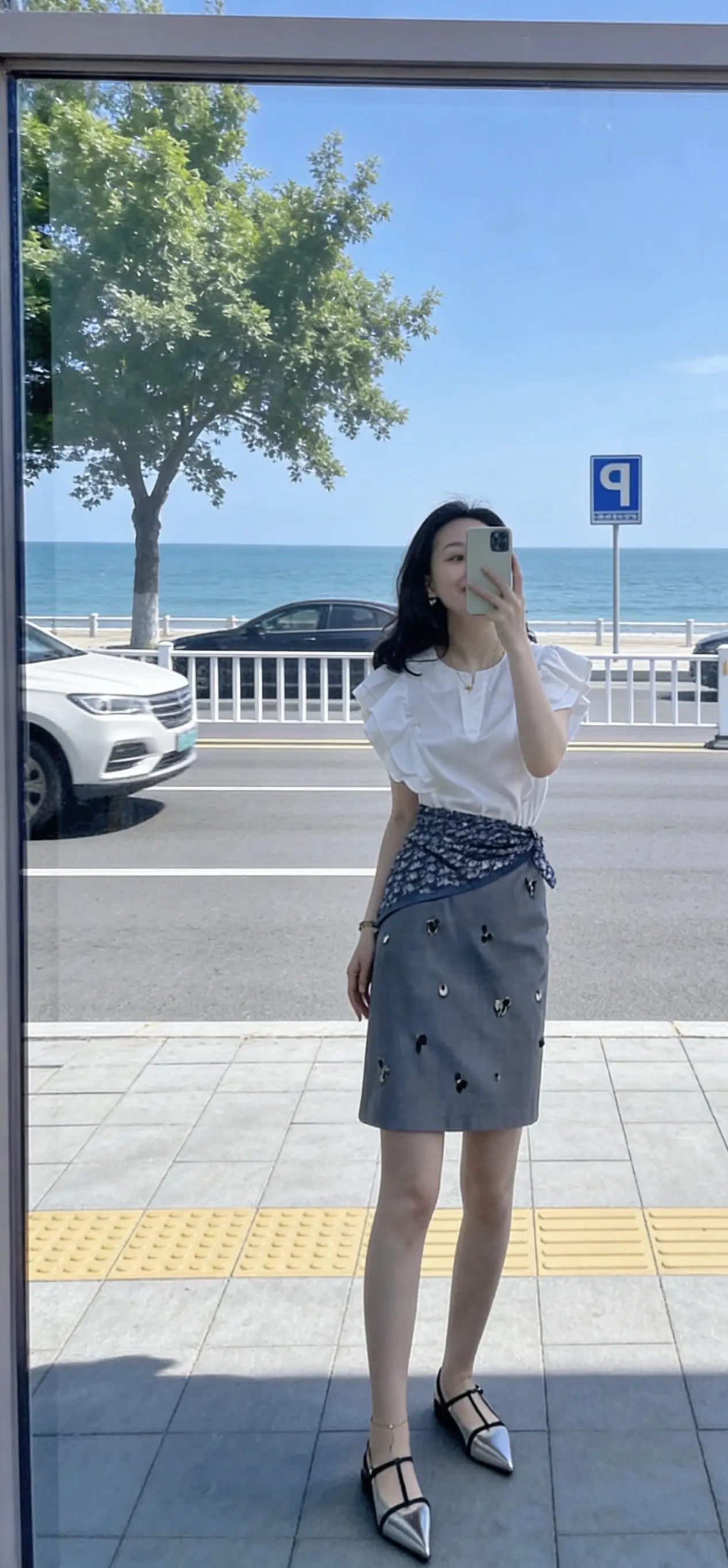 每段路都有它的意义，别频频回头望，也别否定当时的坚持，时间一直在过滤不...