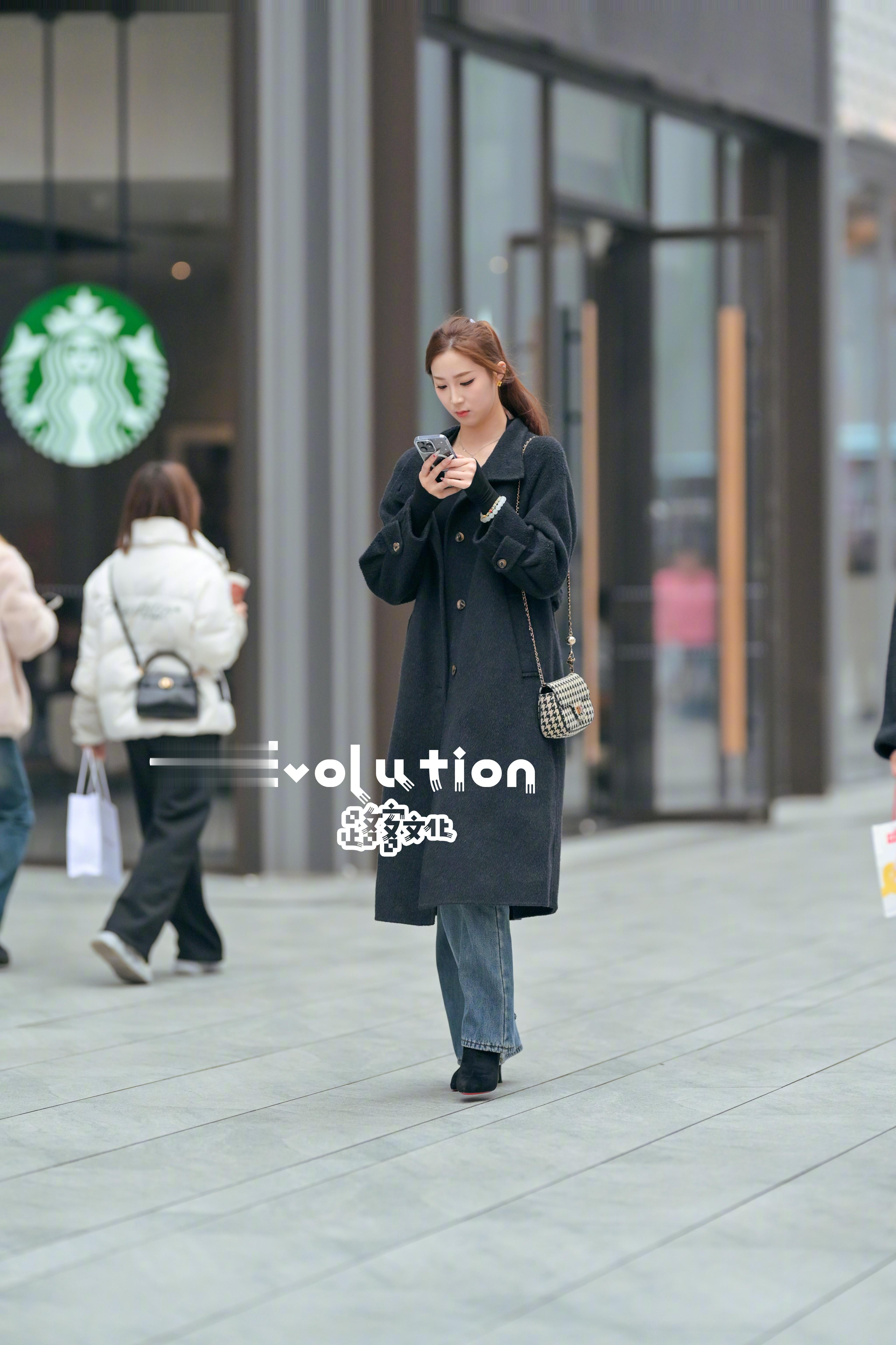 下午四点各位在忙啥？ 