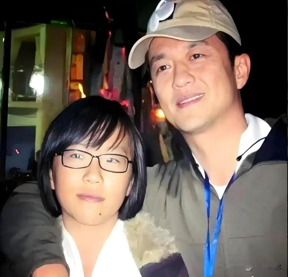 李亚鹏确实是很实在的人，从小就很尽力很实在地在为窦靖童的教育考虑，也很实在地说对