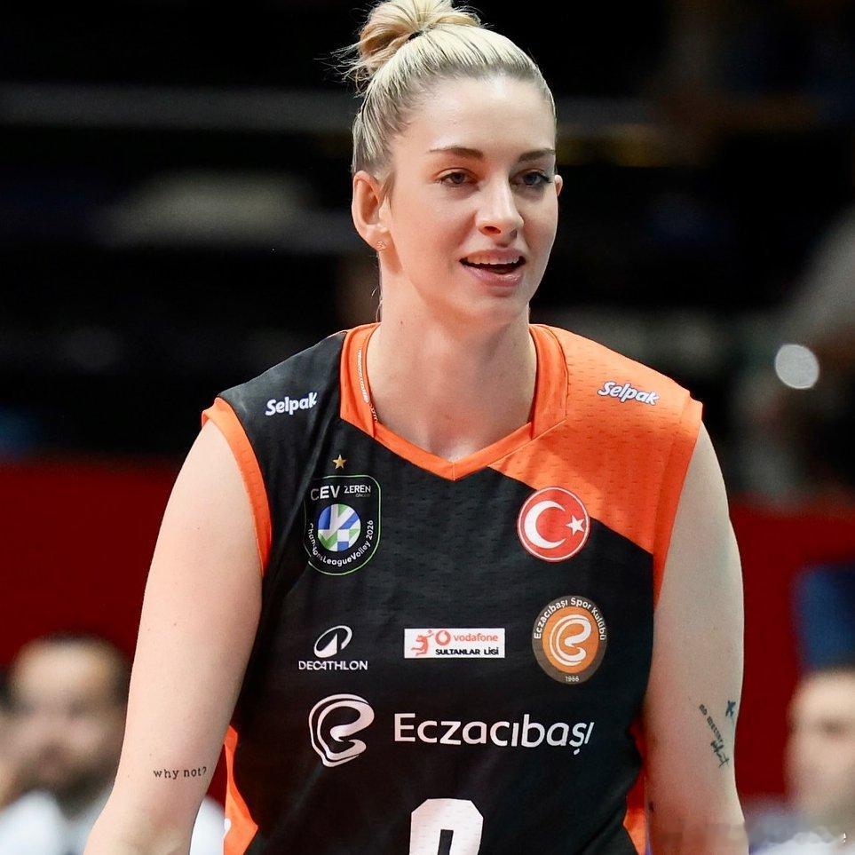 🎙️ 马格达莱娜·斯蒂西亚克谈对热舒夫的第二战：首回合我们打得非常顽强，取得了