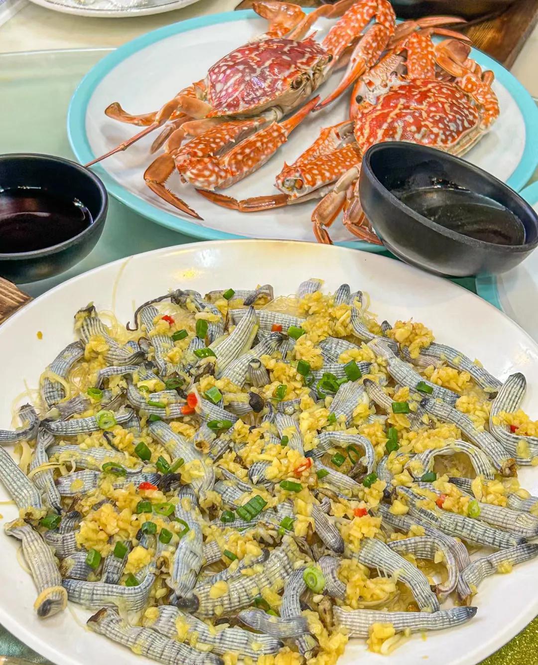 南吃虾，北吃蟹，广州人吃遍自然界
这个虫子叫什么呀？
这真能下得去嘴？