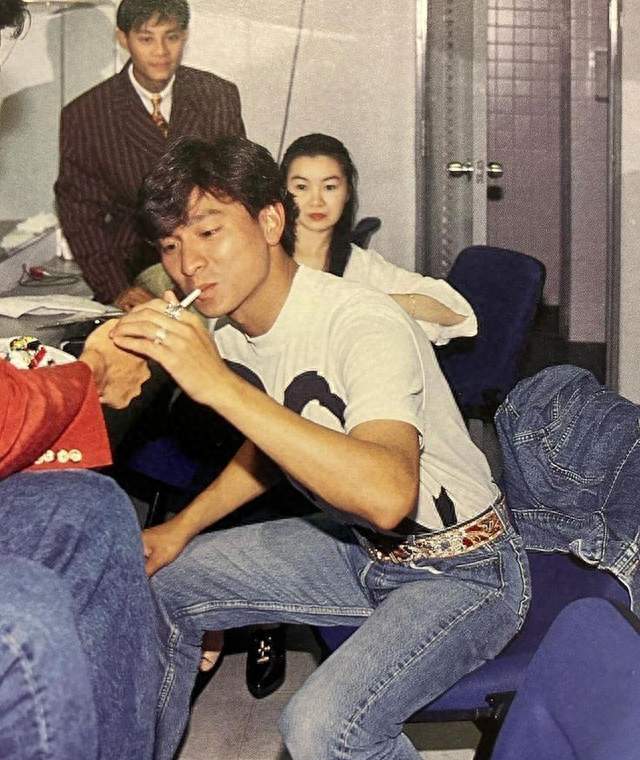 郑伊健被刘德华顶替了劲歌金曲，但1997年那届的名单不是这么写的