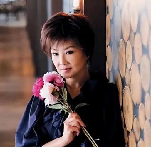 6月25日下午，香港资深演员苗金凤于将军澳医院因病离世，享年80岁，消息传出后，