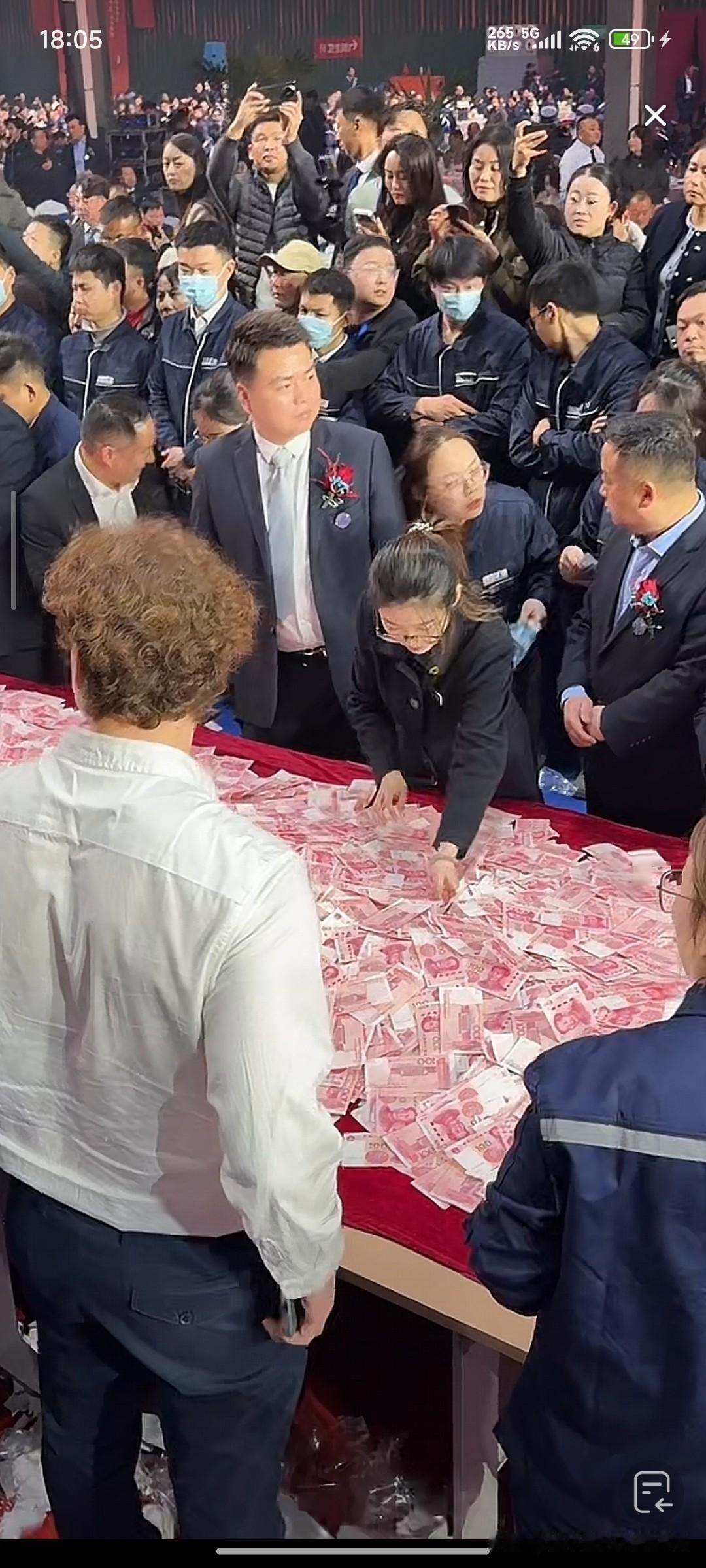 河南矿山年会“数钱拿奖”火了！
这才是打工人最想看到的老板！
 
刷到河南矿山的