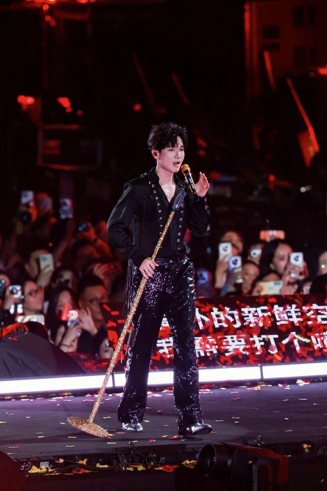 陈楚生陈楚生演唱会生日场陈楚生三亚演唱会伴手礼 为啥三亚旅发🍊拍的陈楚生都这么