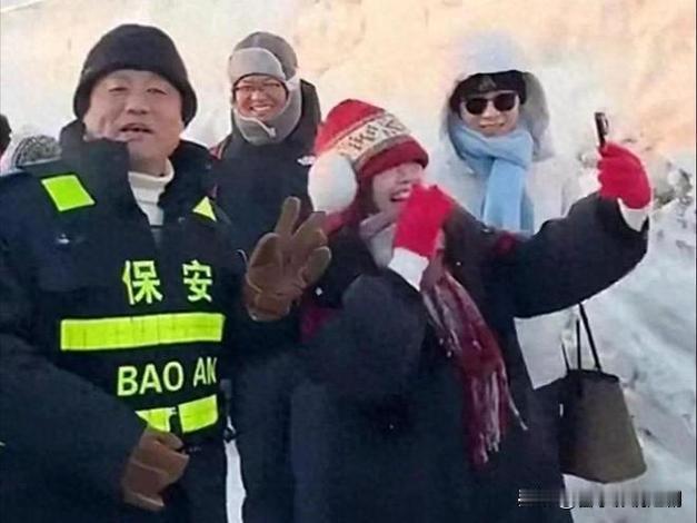 宋晓峰又来冰雪大世界当“保安”啦

1月22日，哈尔滨冰雪大世界，宋晓峰再次以“