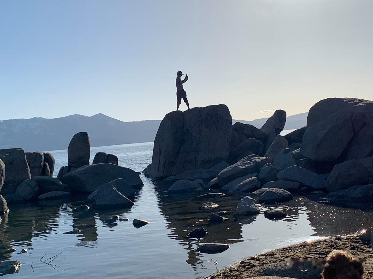 商家又玩新花样，摆设耳机也敢卖。
生意做得好，少不了说得好。在技术和感觉上美言，