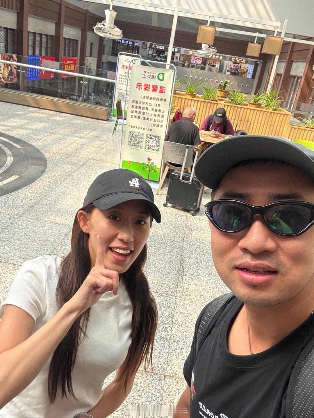 在济宁偶遇到 1M 车主，更巧的是这台车以前是我的[抱一抱]世界真的太小了，Bi