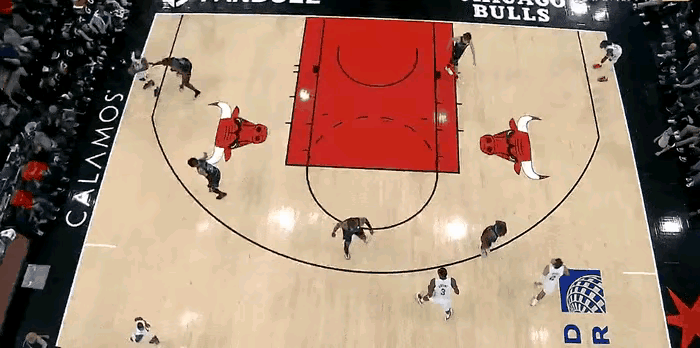 哈登险些被废，脚踝力量惊人，大号准三双，关键出手率骑士险胜公牛。

哈登干拔三分