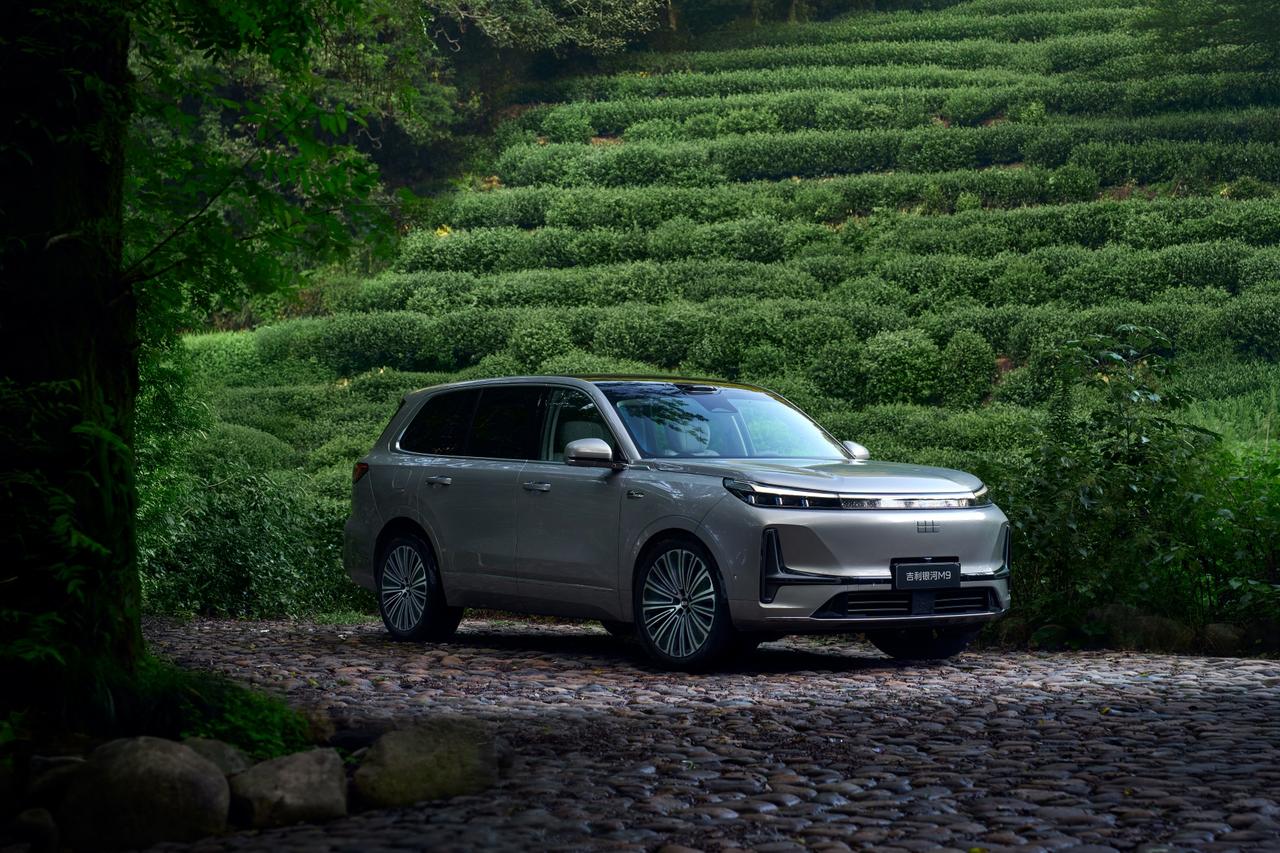 9月17日，吉利银河M9上市，新定位中大型SUV，共推出6款配置，上市指导价18