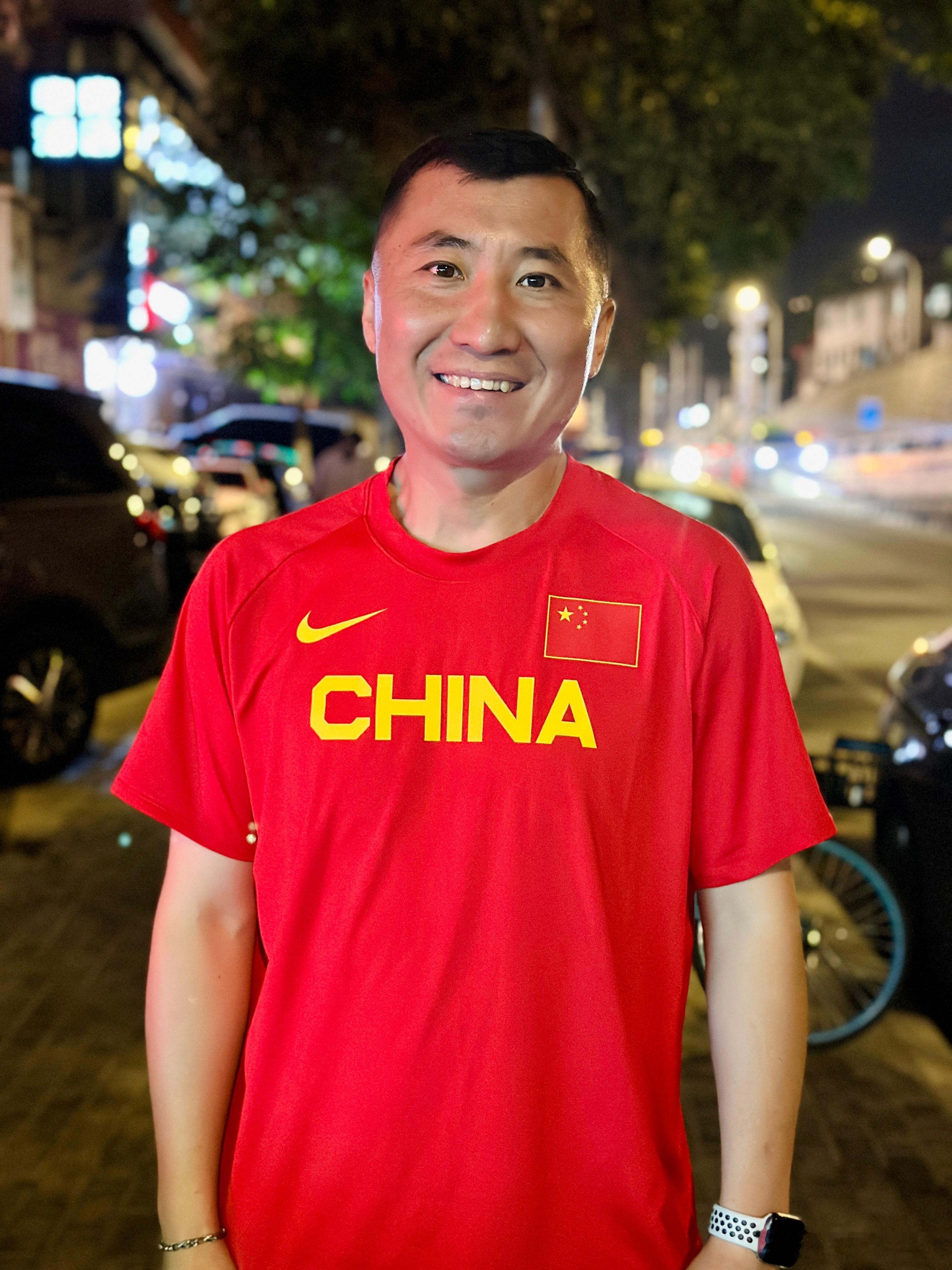有没有那么一刻，偶然一阵风吹过，突然觉得很快乐。明明风会穿透很多人，但就是感觉世