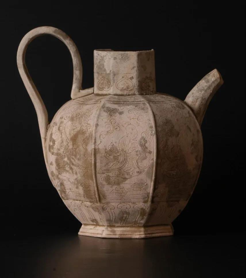 2003年印度尼西亚爪哇北岸井里汶发现的10世纪的贸易沉船