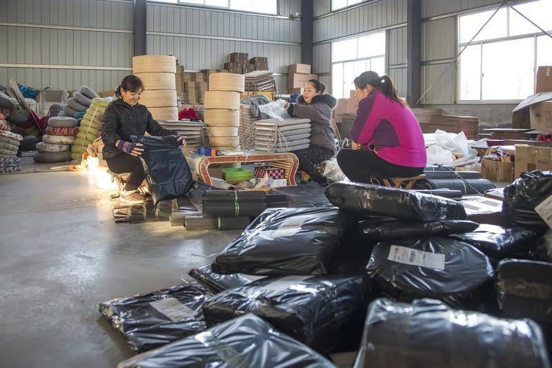 双“十二”再度开战。
电商其实寥寥无几，小主播们纷纷撤场。
有人分析，如今退货率