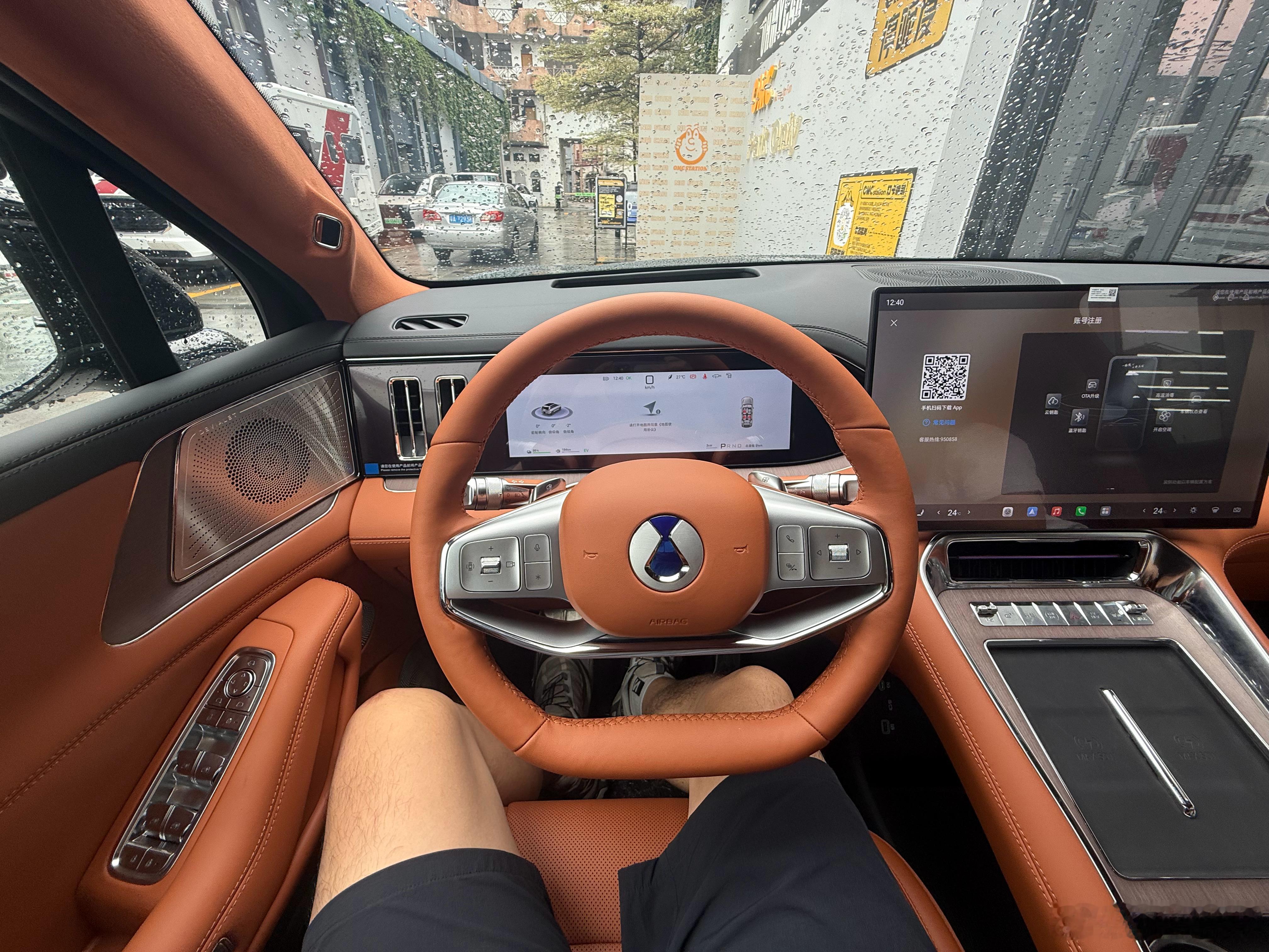 今日加班，试一台非常新，总里程只有9公里的新车！ 