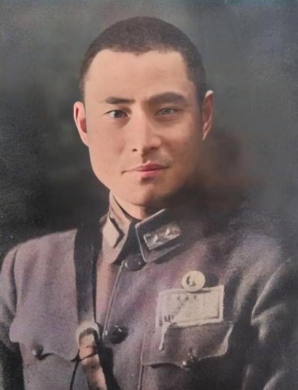 1975年，蒋介石得知黄维被特赦的消息后，立刻邀请他前往台湾，不仅补发了他被俘2