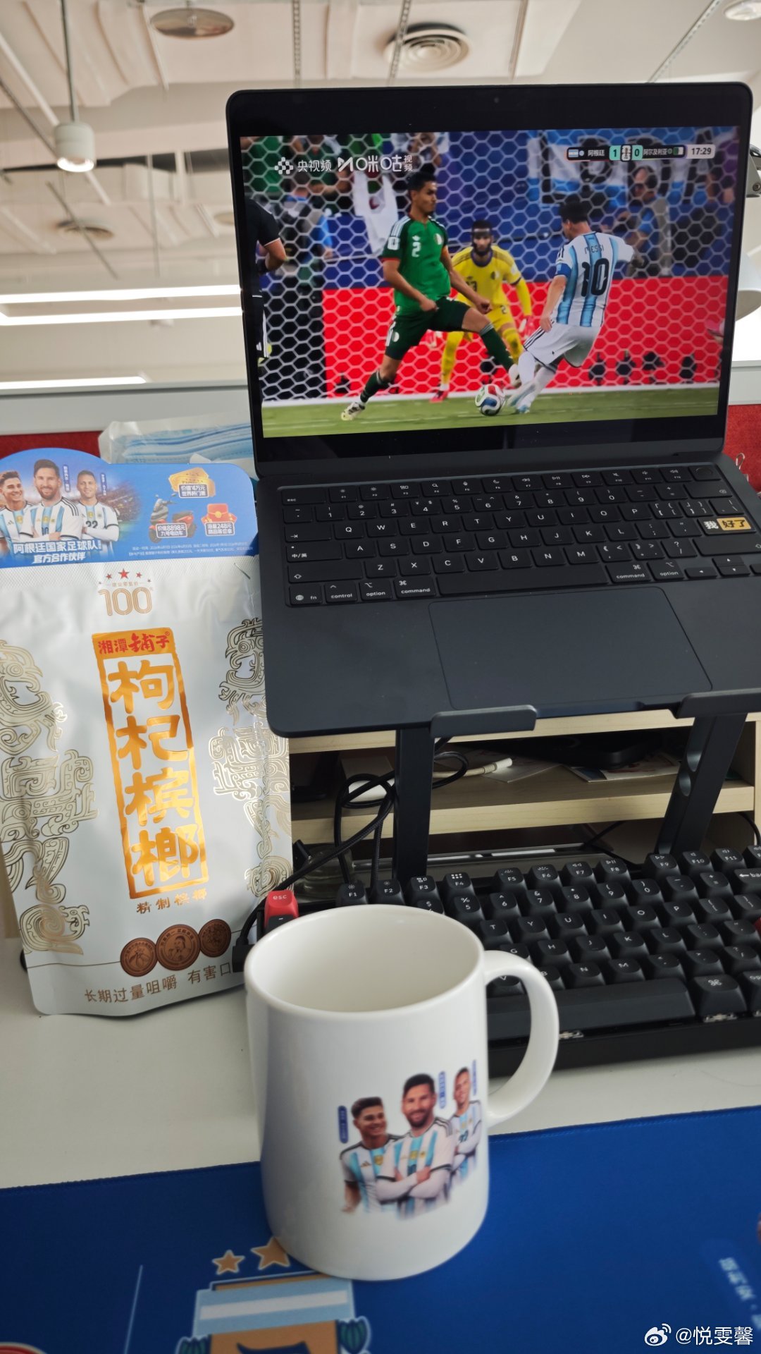 看球嘴巴寂寞症，被湘潭铺子枸杞BL治好了。边看阿根廷边嚼，舒坦。品质加冕超燃登场