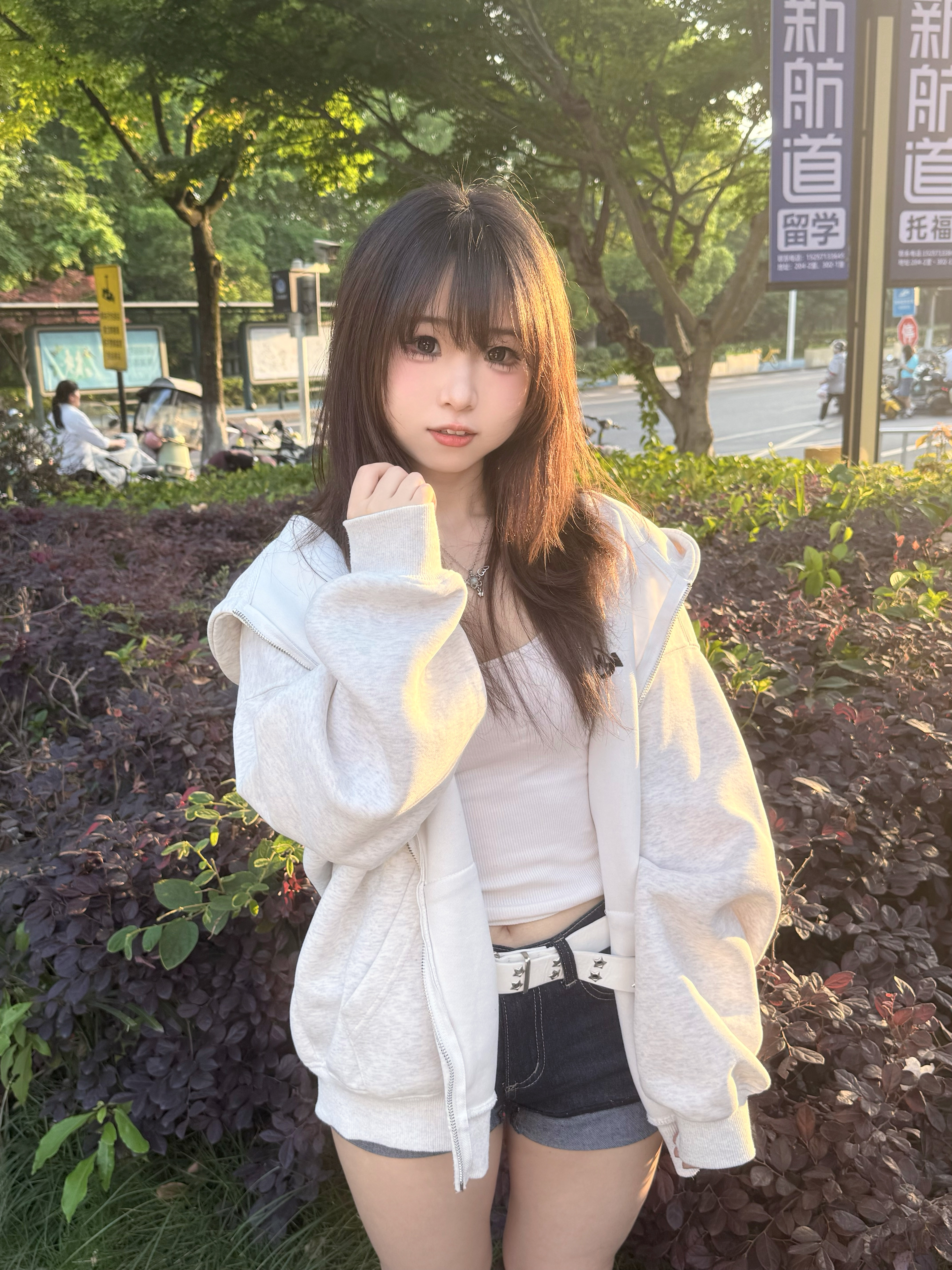 一出地铁口，跌跌撞撞奔向柚子，柚子抬头：我去你谁啊她啥意思啊？！ 