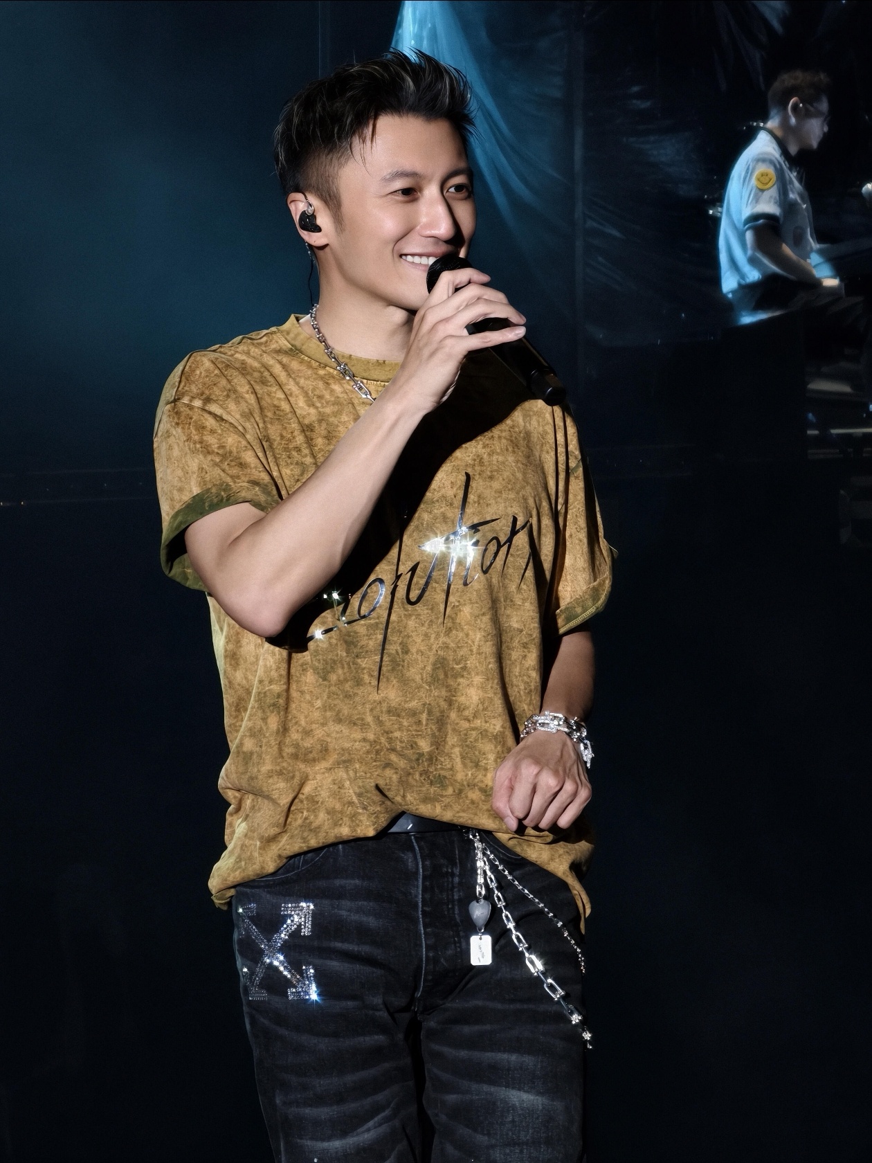 手持影像大小王走哪儿都是主场  演唱会神器,带着X300坐在哪里都是第一排。最近