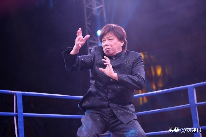 梁小龙死因公开：因心脏衰竭离世 惊闻梁小龙离世，死因是心脏衰竭，1月14日下午4