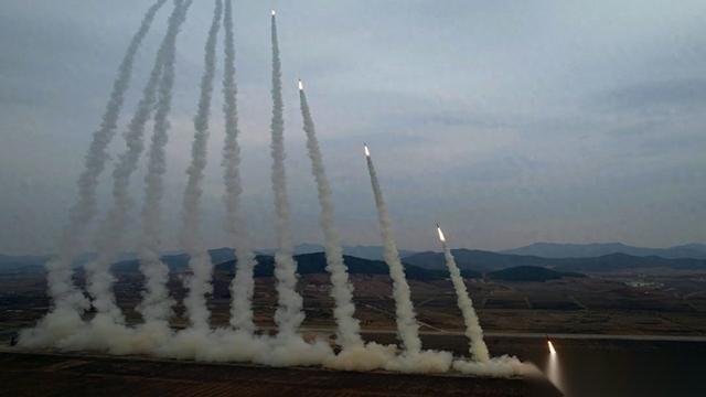 万万没想到，美国在台海给中国下马威，最先开火反击的不是别人，是朝鲜。
12门重炮