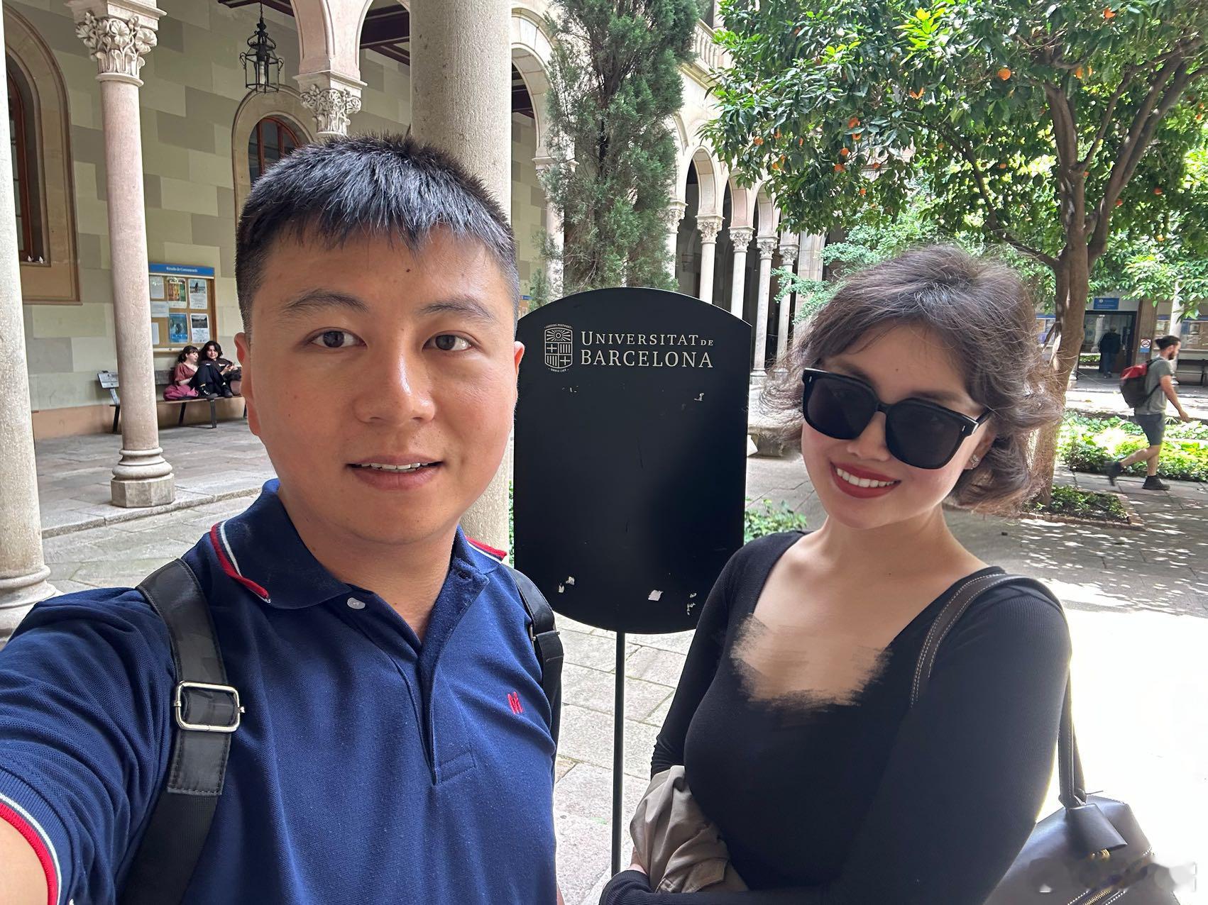 【典参观巴塞罗那大学】周四，在巴塞罗那市中心，留学生小李带我参观了她的学校——巴